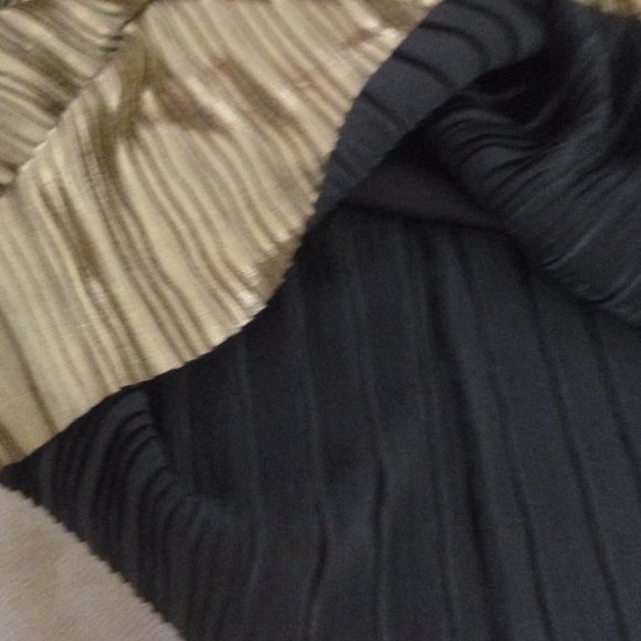 Women's Gold ruffled top - Picture 7 of 7